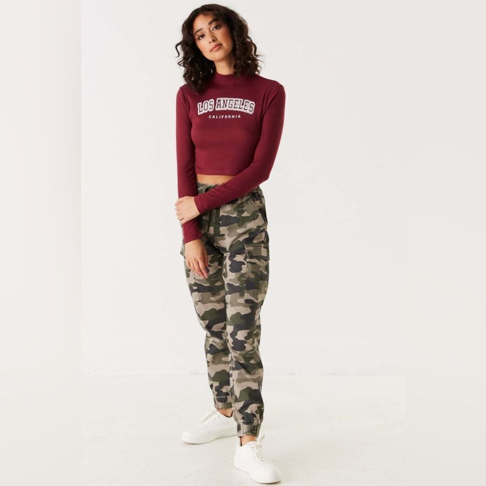 Refuge Paper Bag Tie Waist Camo Utility Joggers. Cargo Pants. Pockets. Small.
